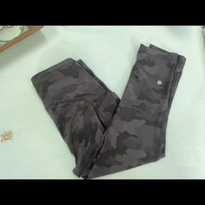Lulu lemon swift speed camo EUC size 8